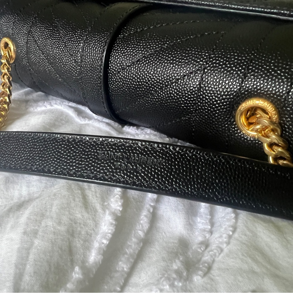 Like New Authentic YSL Envelope Tri-quilt gold on black Grain de Poudre leather - Picture 4 of 14